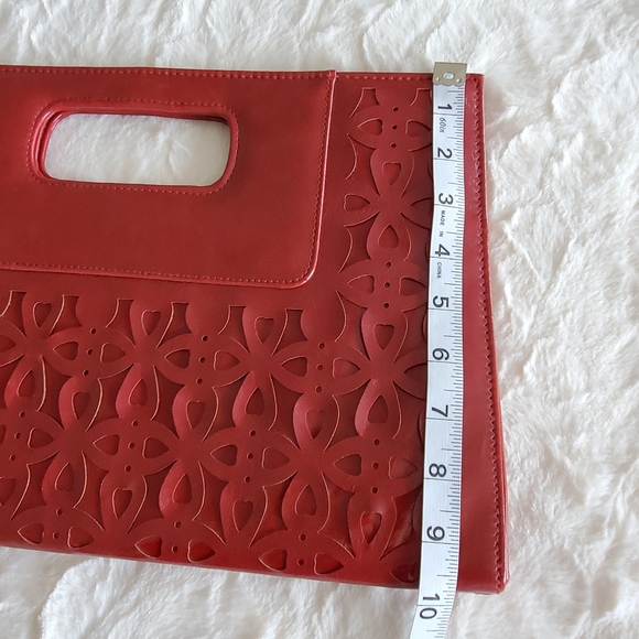 FREE w/$25 Purchase! - Red Floral Clutch by CATO - Picture 4 of 7